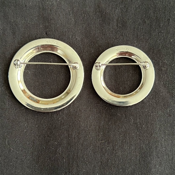 Two Crown Trifari Brooches - Picture 12 of 13